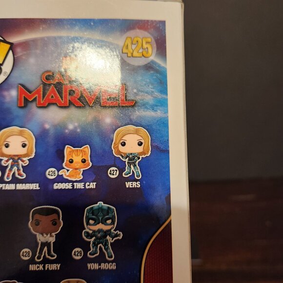 Marvel Captain Marvel CHASE Funko PoP Vinyl Figure #425 - Picture 8 of 8